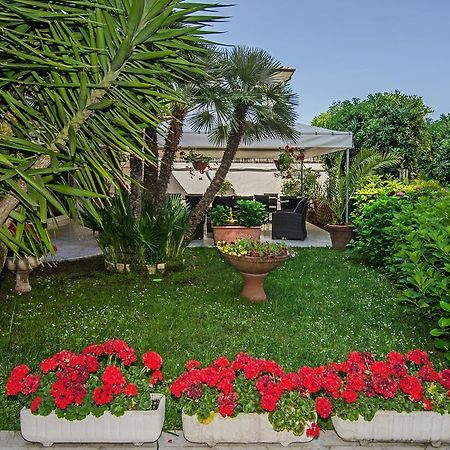 Hotel Scandinavia Marina di Massa Kültér fotó