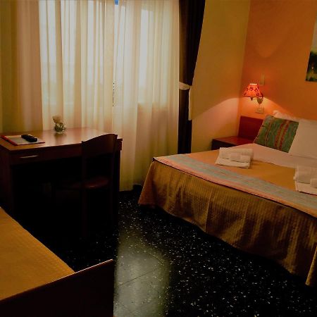 Hotel Scandinavia Marina di Massa Kültér fotó