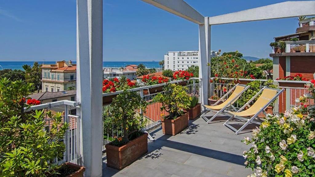 Hotel Scandinavia Marina di Massa Kültér fotó
