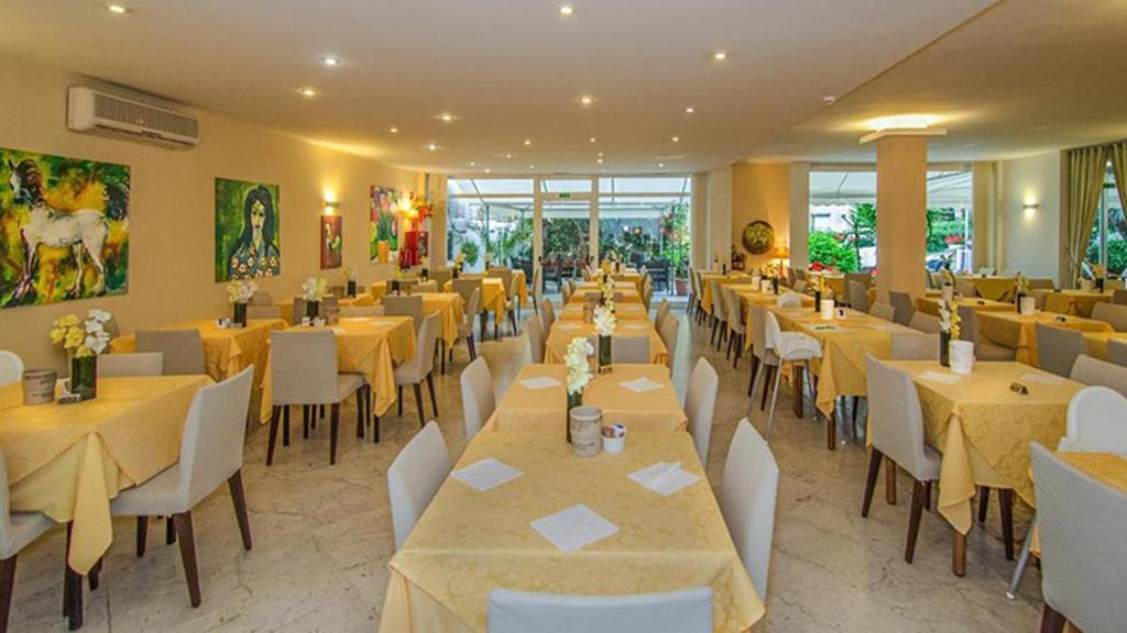 Hotel Scandinavia Marina di Massa Kültér fotó