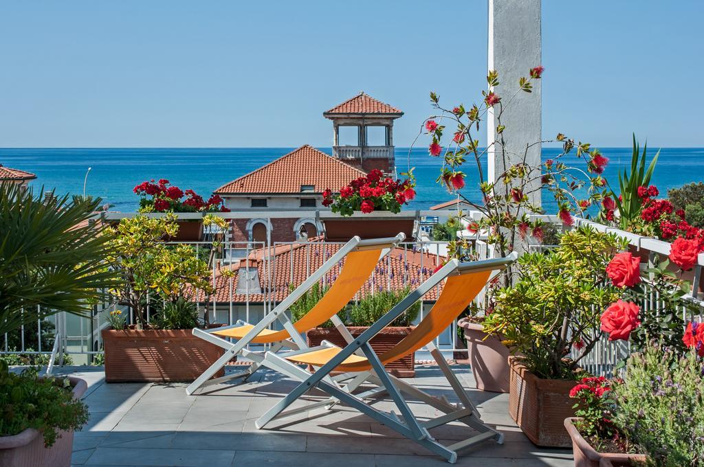 Hotel Scandinavia Marina di Massa Kültér fotó