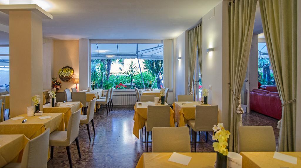 Hotel Scandinavia Marina di Massa Kültér fotó