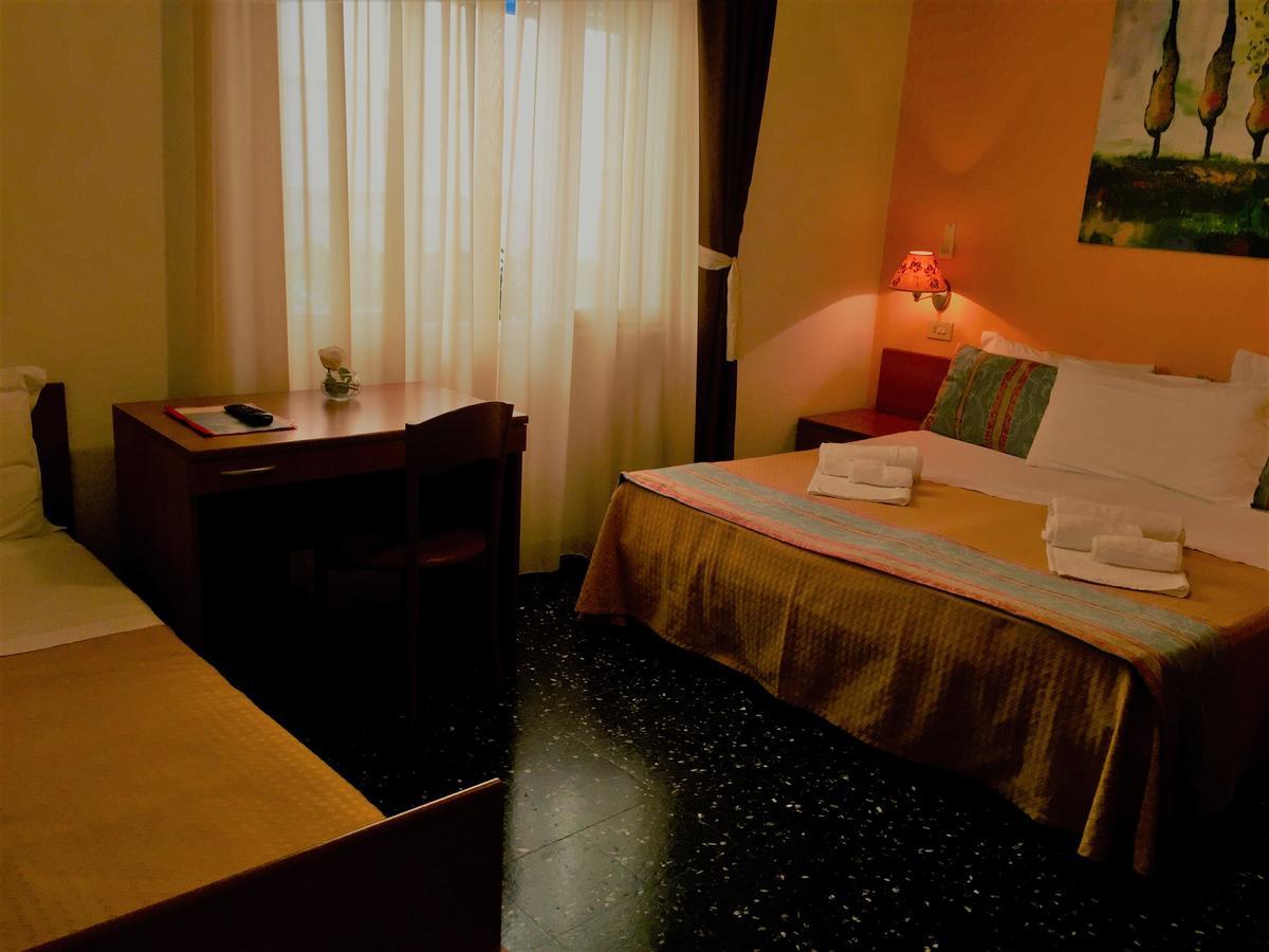Hotel Scandinavia Marina di Massa Kültér fotó